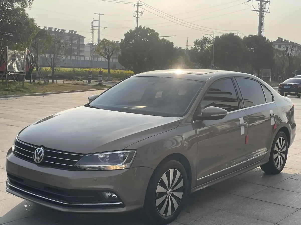2017 Volkswagen Sagitar 1.4T 131HP L4 7DCT