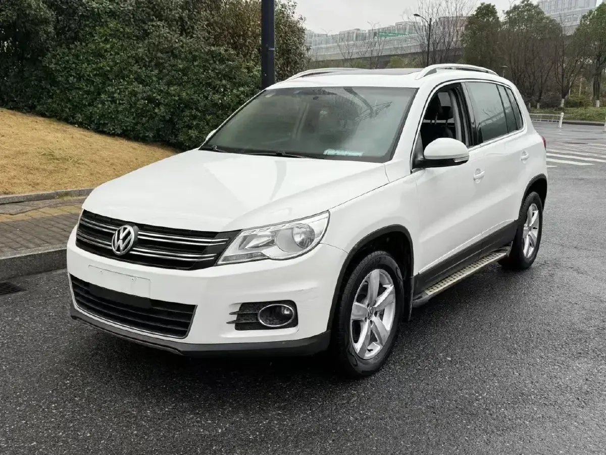 2012 Volkswagen Tiguan 2.0T 200HP L4 6AT