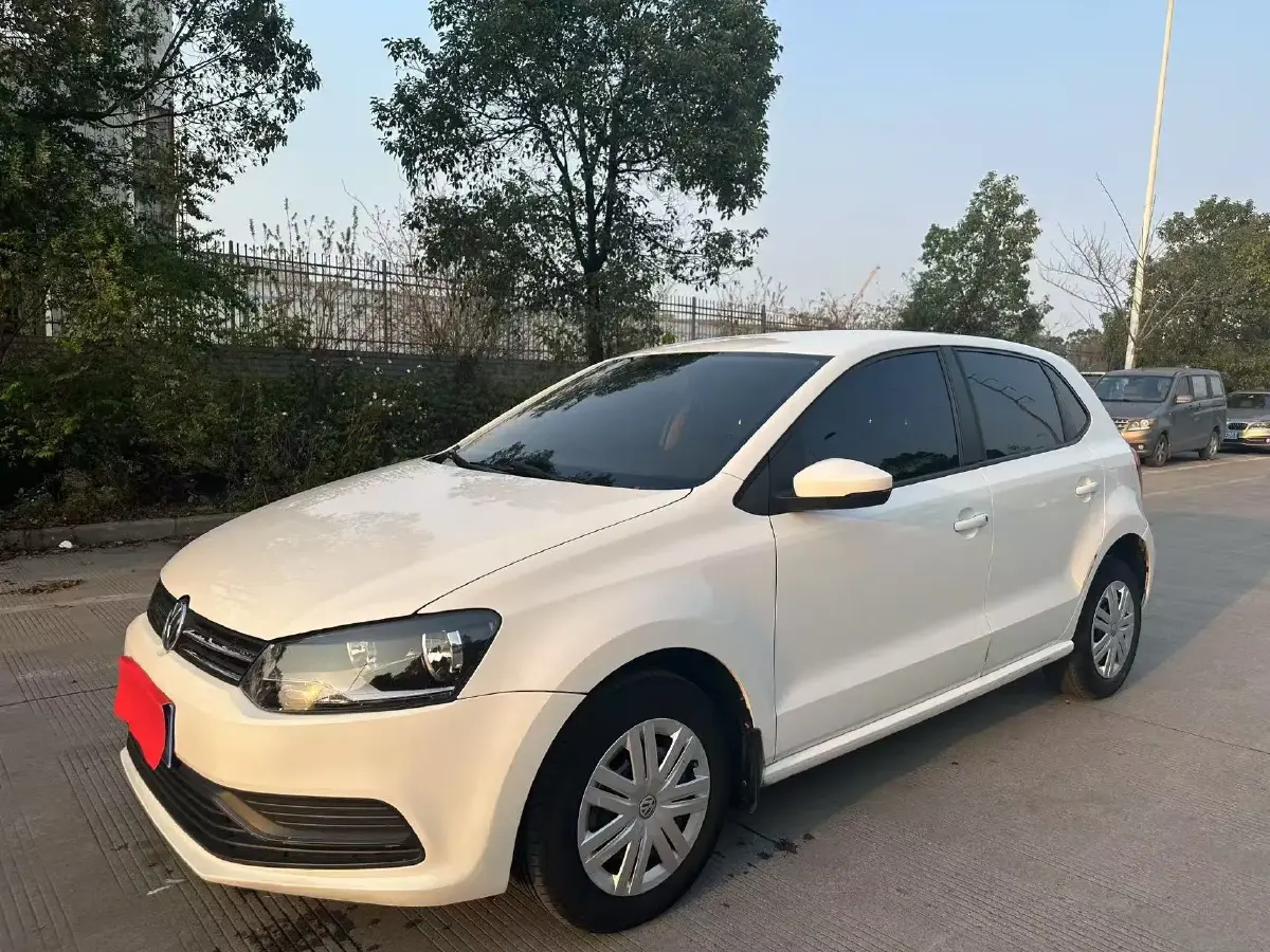 2016 Volkswagen Polo 1.4L 90HP L4 6AT