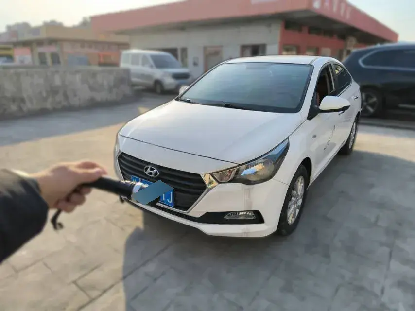 2016 Hyundai Verna 1.4L 100HP L4 6AT