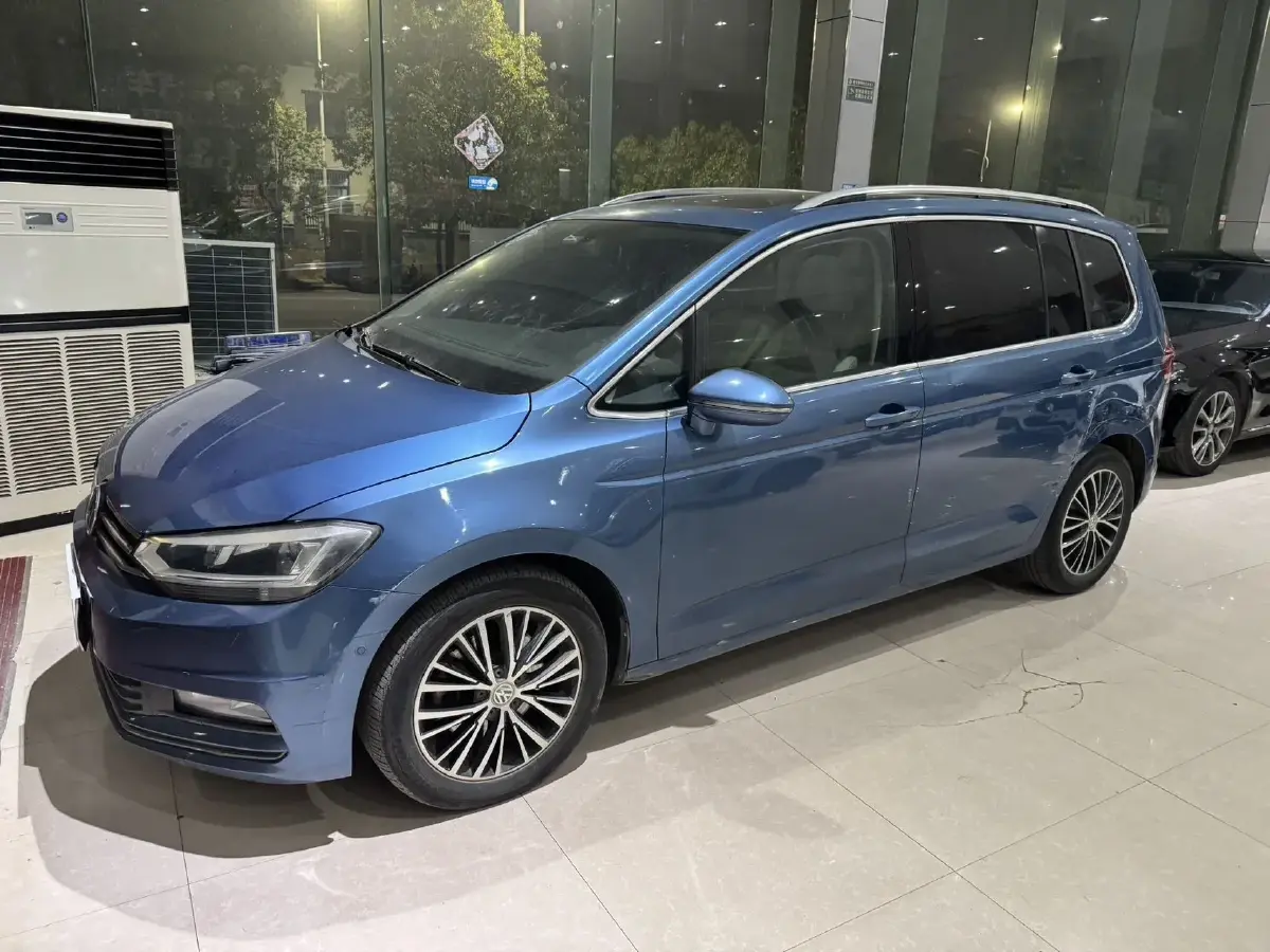 2016 Volkswagen Touran 1.4T 150HP L4 7DCT
