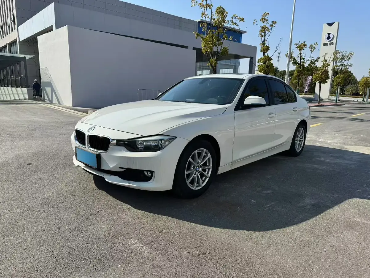 2015 BMW 3 Series 1.6T 136HP L4 8AT