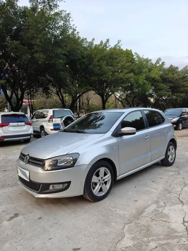 2011 Volkswagen Polo 1.4L 86HP L4 6AT