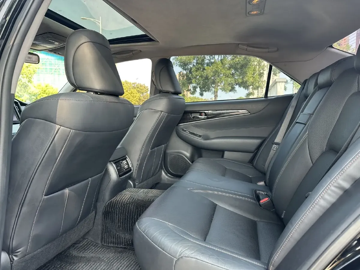 2015 Toyota Crown 2.5L 193HP V6 6AT,autocango,china used car exporter,china ev exporter,chinese used car exporter,chinese used ev exporter