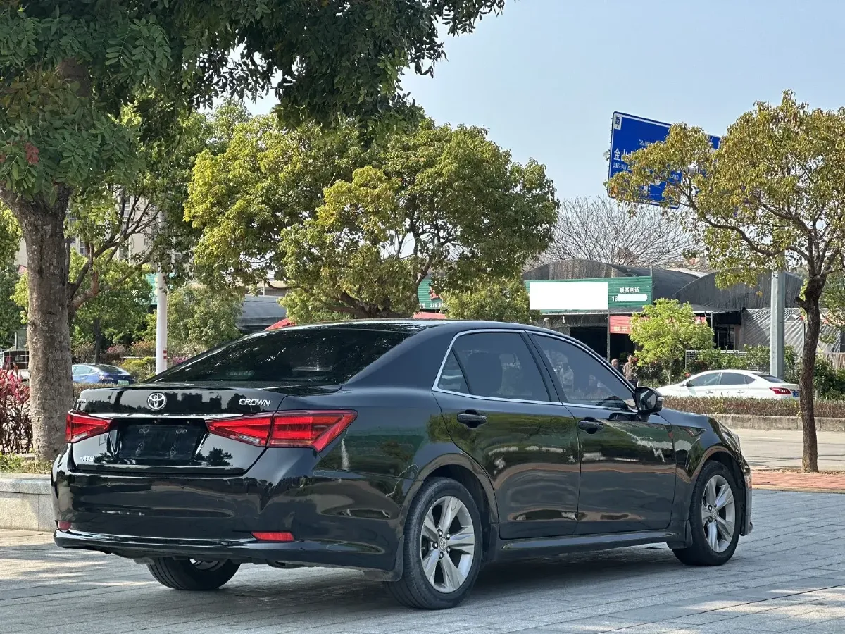 2015 Toyota Crown 2.5L 193HP V6 6AT,autocango,china used car exporter,china ev exporter,chinese used car exporter,chinese used ev exporter