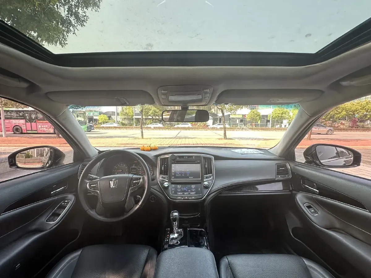 2015 Toyota Crown 2.5L 193HP V6 6AT,autocango,china used car exporter,china ev exporter,chinese used car exporter,chinese used ev exporter