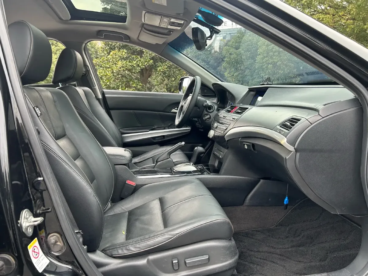 2012 Honda Crosstour 2.4L 197HP L4 5AT,autocango,china used car exporter,china ev exporter,chinese used car exporter,chinese used ev exporter