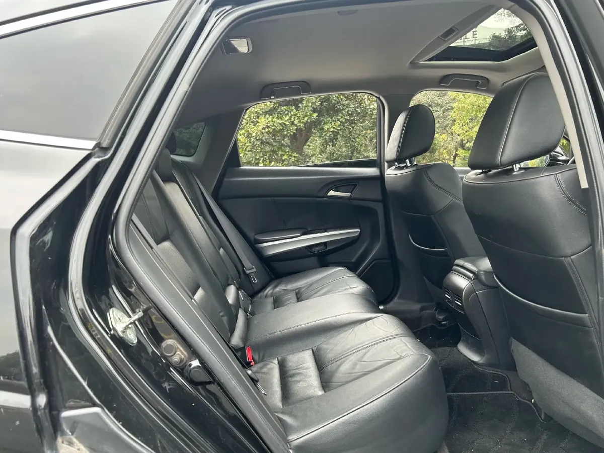 2012 Honda Crosstour 2.4L 197HP L4 5AT,autocango,china used car exporter,china ev exporter,chinese used car exporter,chinese used ev exporter