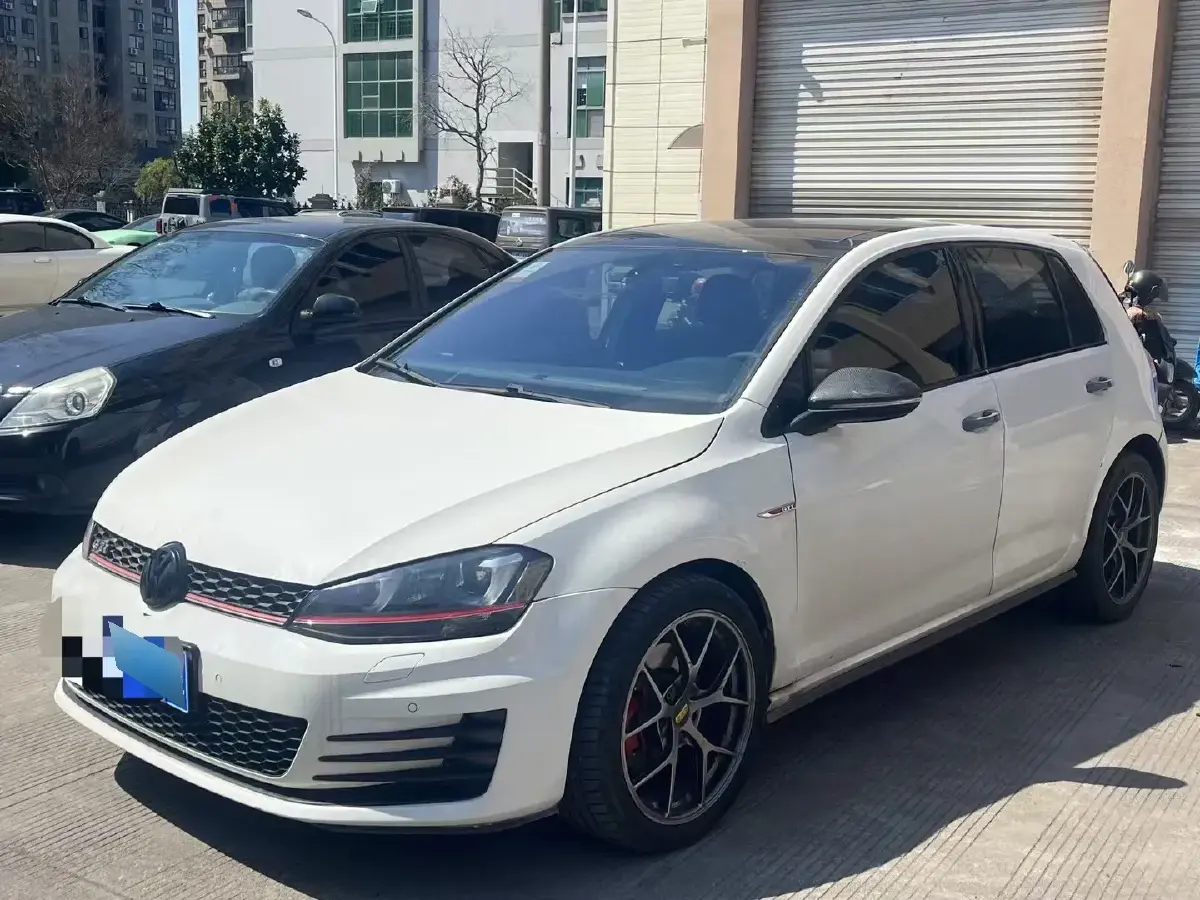 2016 Volkswagen GolfGTI 2.0T 220HP L4 7DCT