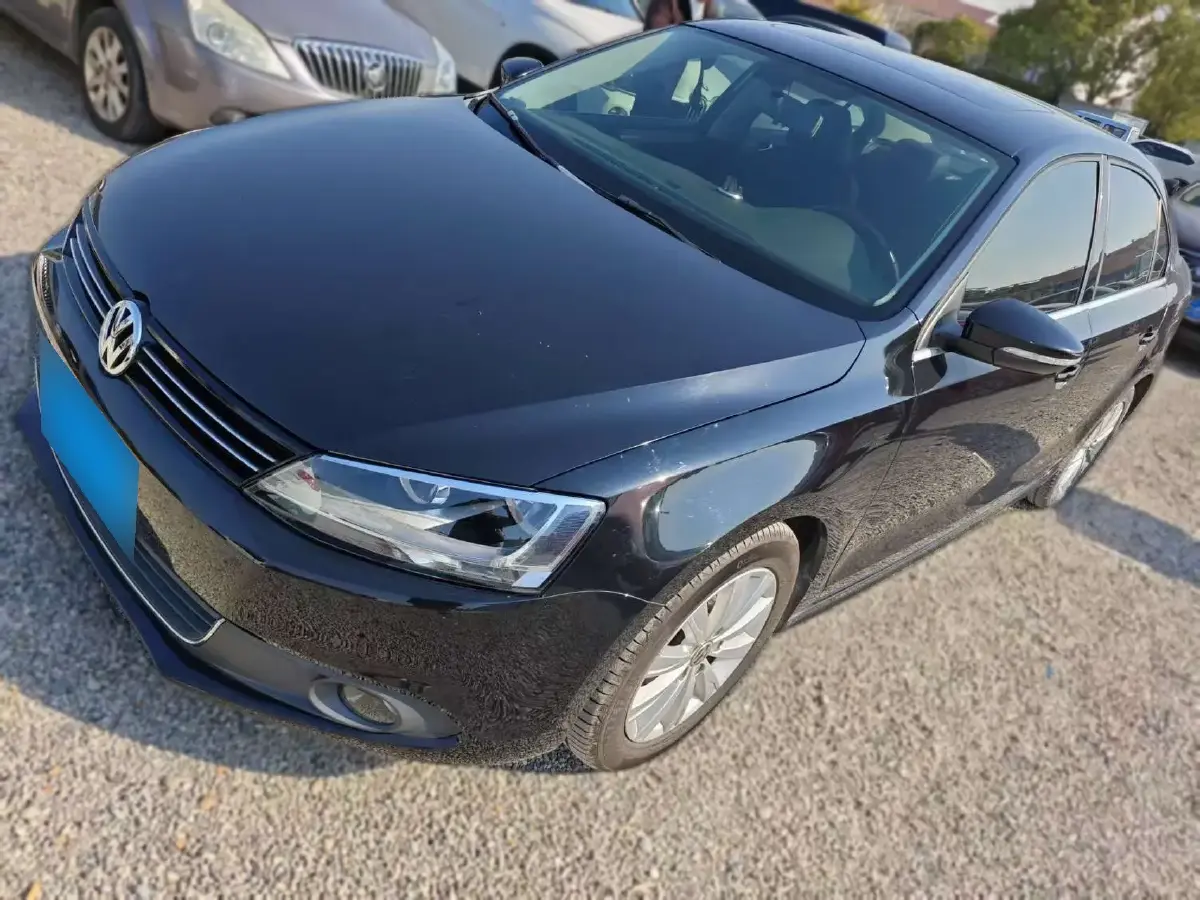 2014 Volkswagen Sagitar 1.6L 105HP L4 5MT