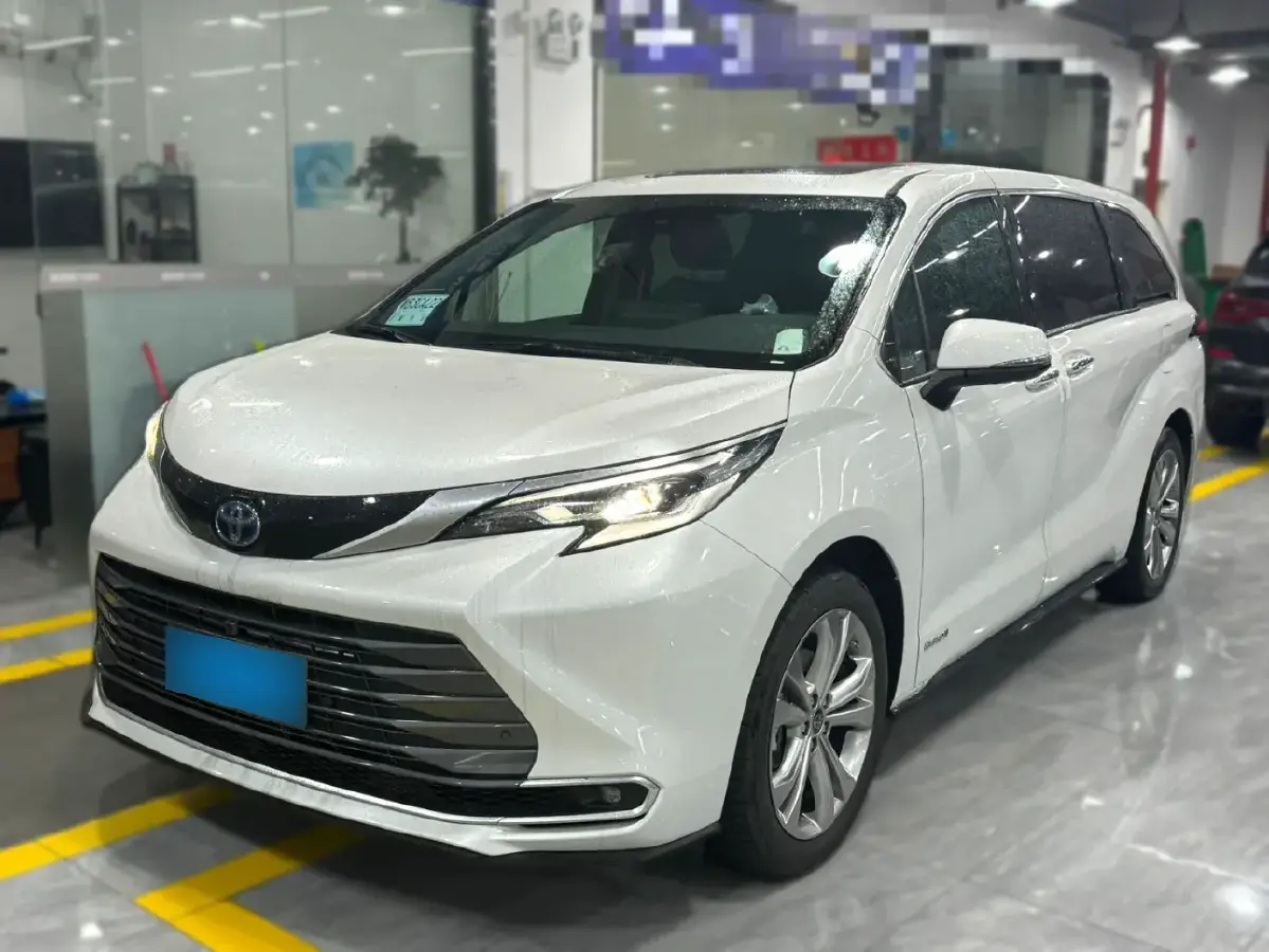 2024 Toyota Sienna 2.5L 189HP L4 E-CVT Hybrid