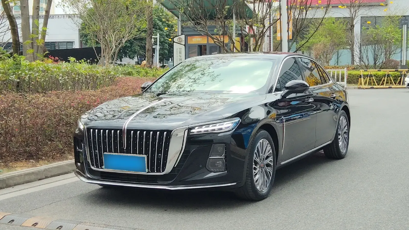 2023 HongQi H5 2.0T 224HP L4 8AT