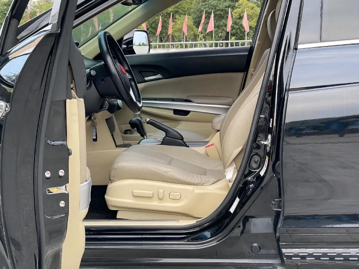 2012 Honda Crosstour 2.4L 197HP L4 5AT,autocango,china used car exporter,china ev exporter,chinese used car exporter,chinese used ev exporter