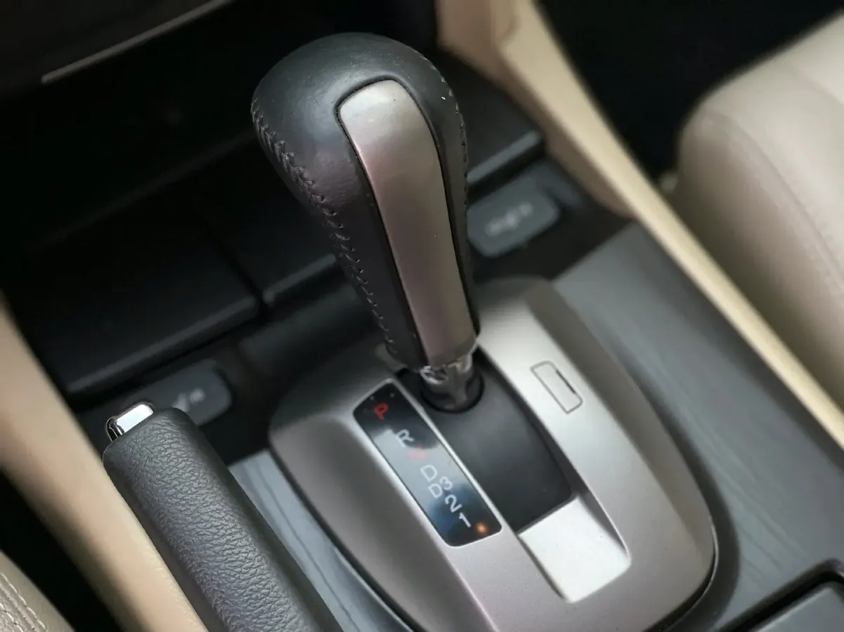 2012 Honda Crosstour 2.4L 197HP L4 5AT,autocango,china used car exporter,china ev exporter,chinese used car exporter,chinese used ev exporter