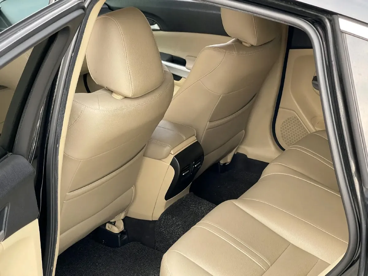 2012 Honda Crosstour 2.4L 197HP L4 5AT,autocango,china used car exporter,china ev exporter,chinese used car exporter,chinese used ev exporter