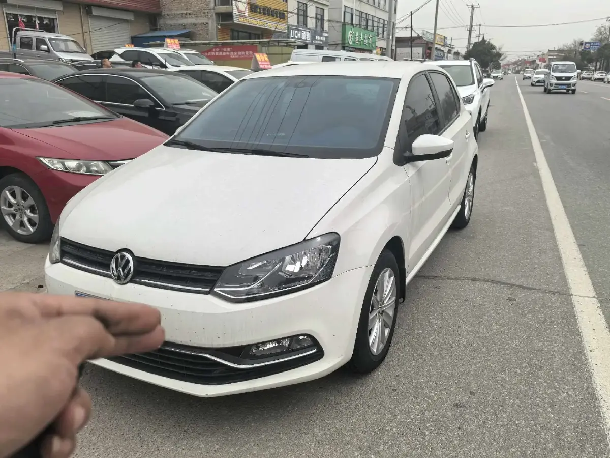 2014 Volkswagen Polo 1.6L 110HP L4 6AT