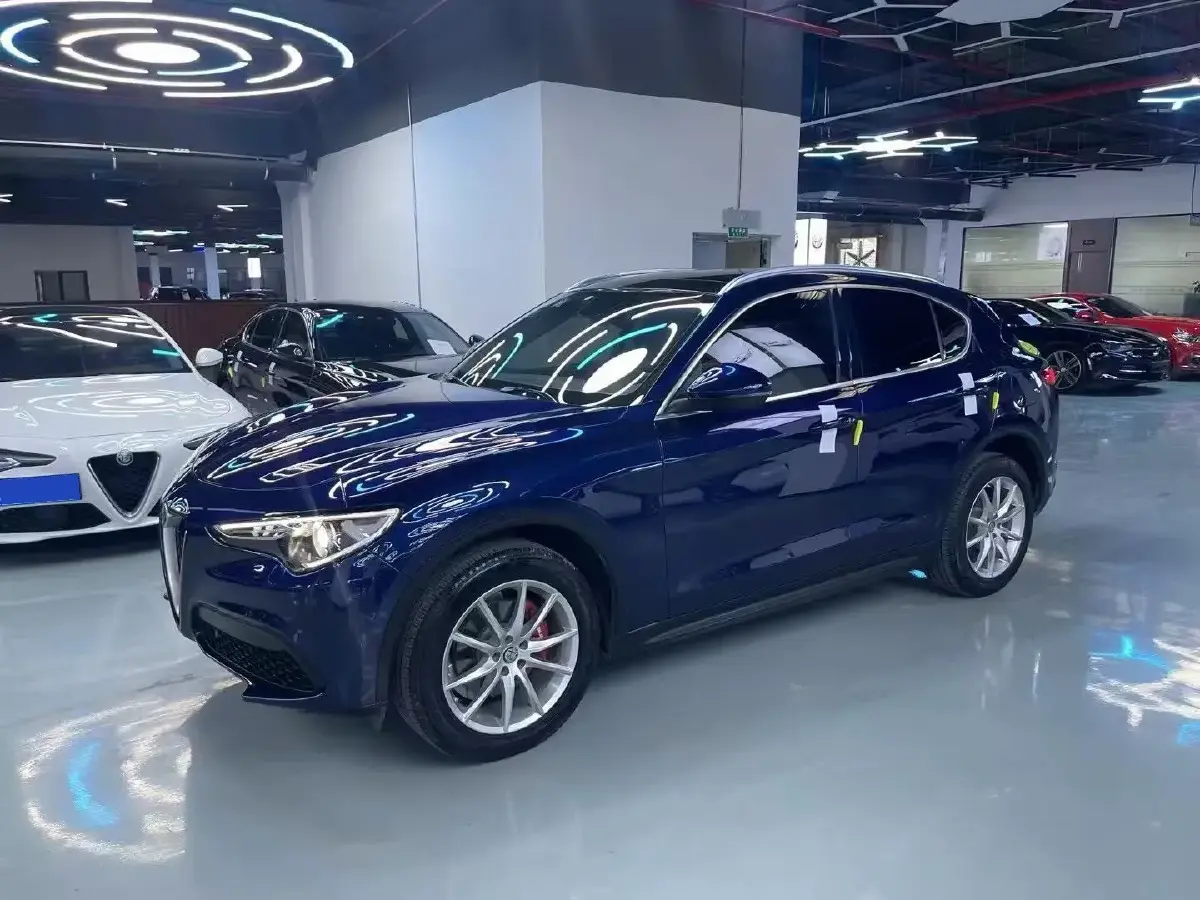 2021 Alfa Romeo Stelvio 2.0T 280HP L4 8AT