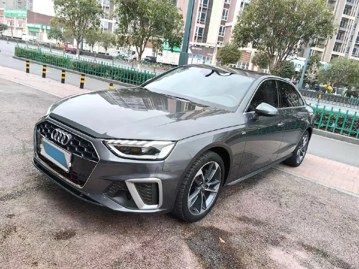 2022 Audi A4L 2.0T 190HP L4 7DCT