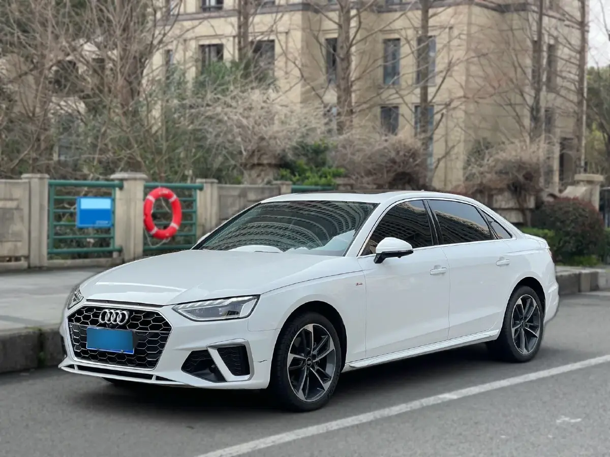 2022 Audi A4L 2.0T 190HP L4 7DCT