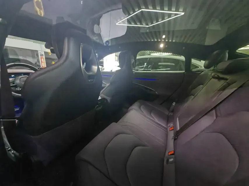 2024 MI SU7 BEV 101KWH,autocango,china used car exporter,china ev exporter,chinese used car exporter,chinese used ev exporter