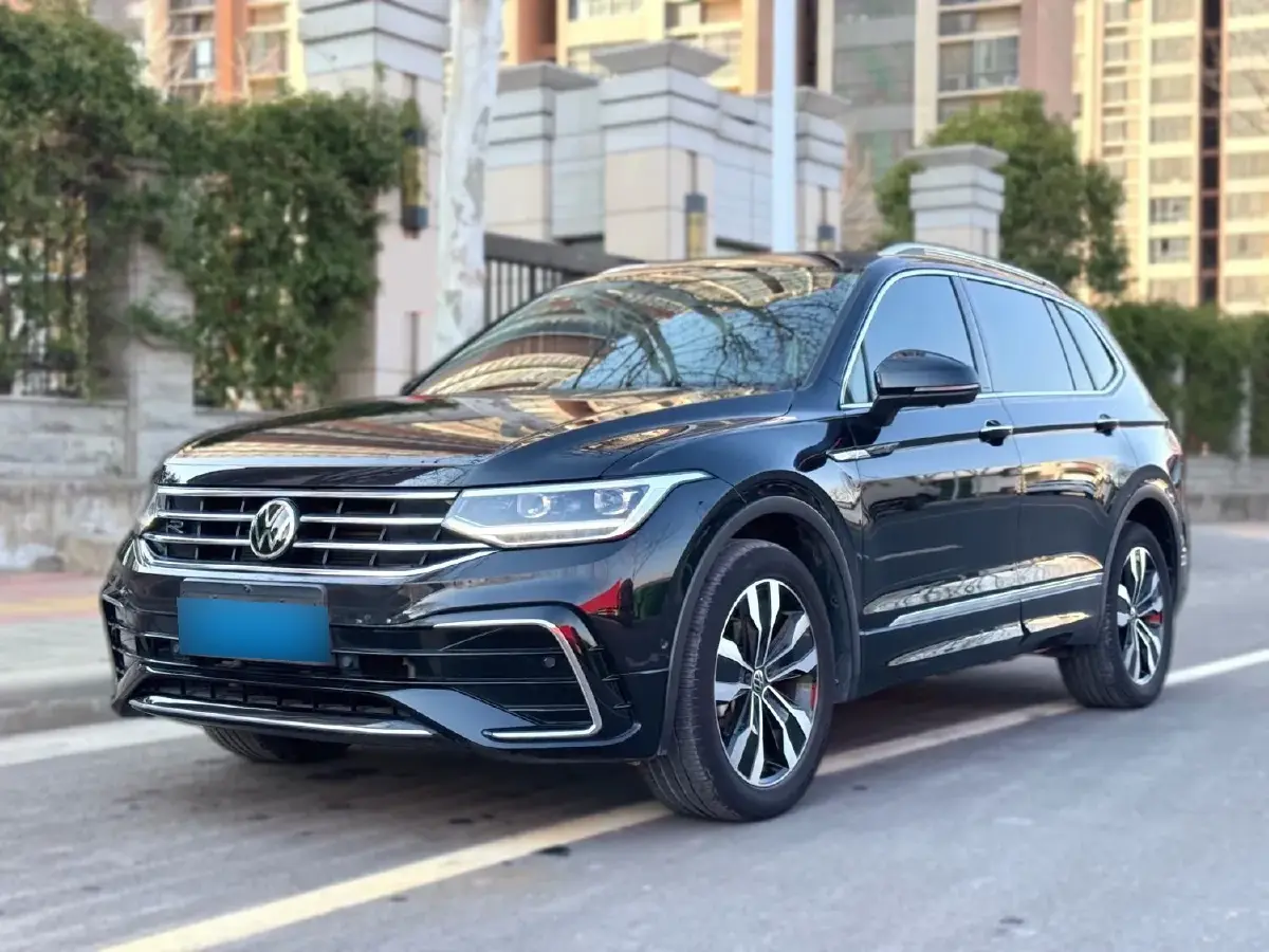 2023 Volkswagen Tiguan L 2.0T 220HP L4 7DCT