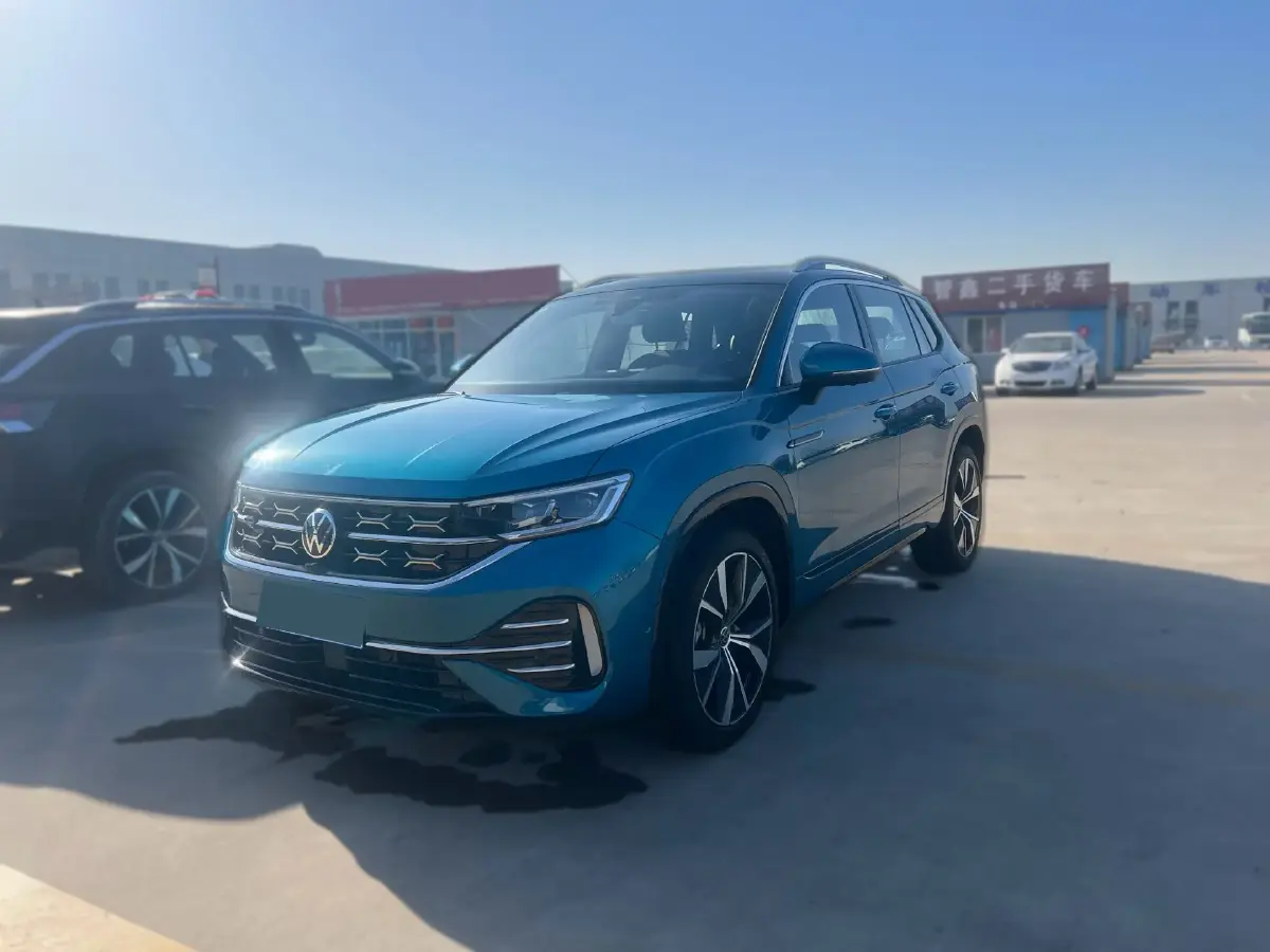 2023 Volkswagen Tayron 2.0T 220HP L4 7DCT