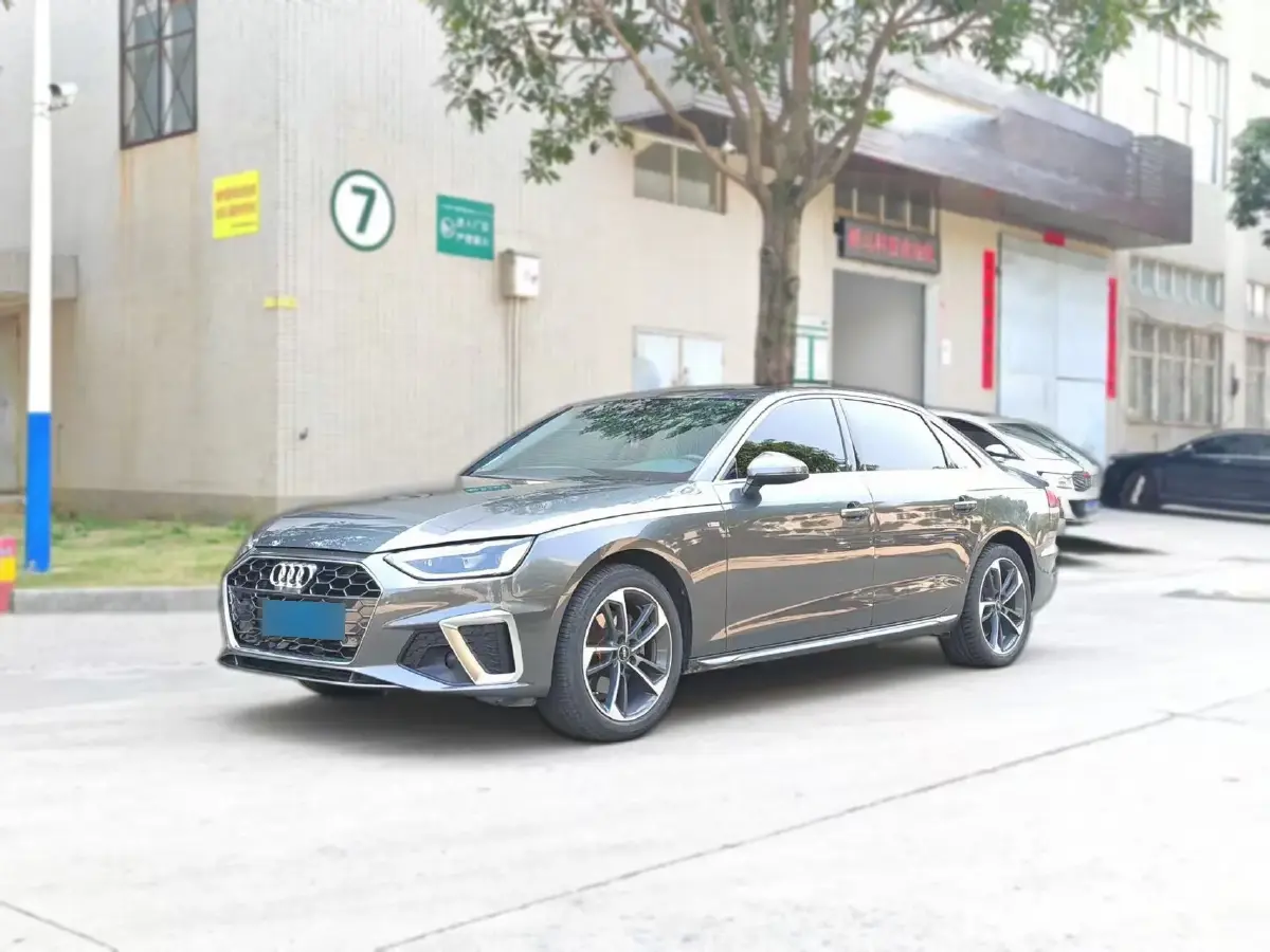 2022 Audi A4L 2.0T 190HP L4 7DCT