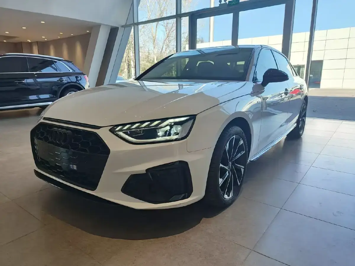2023 Audi A4L 2.0T 190HP L4 7DCT