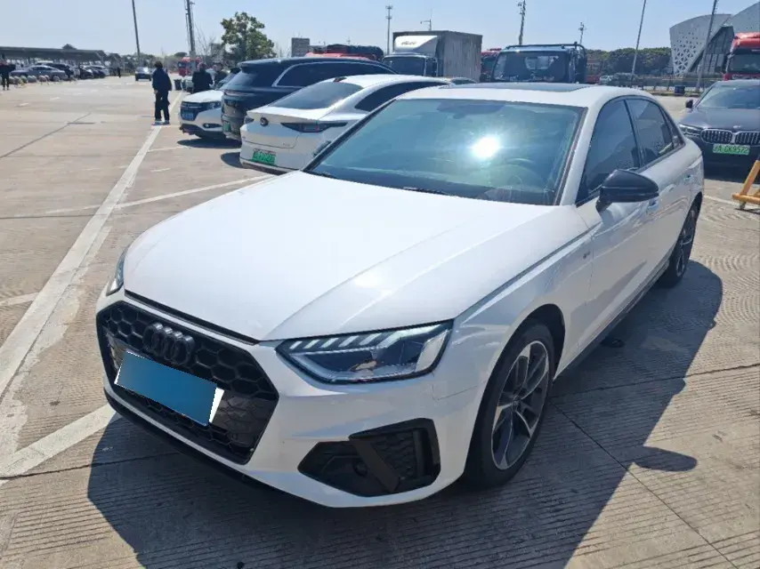 2022 Audi A4L 2.0T 190HP L4 7DCT