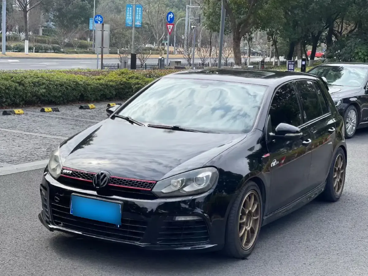 2012 Volkswagen GolfGTI 2.0T 200HP L4 6DCT