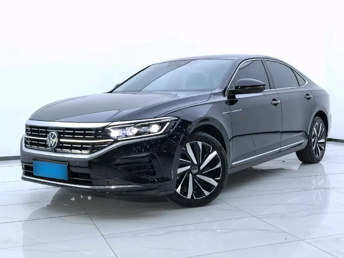 2022 Volkswagen Passat 2.0T 220HP L4 7DCT