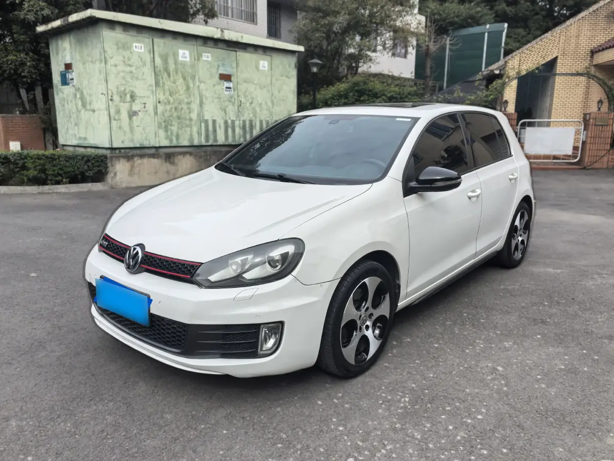 2012 Volkswagen GolfGTI 2.0T 200HP L4 6DCT