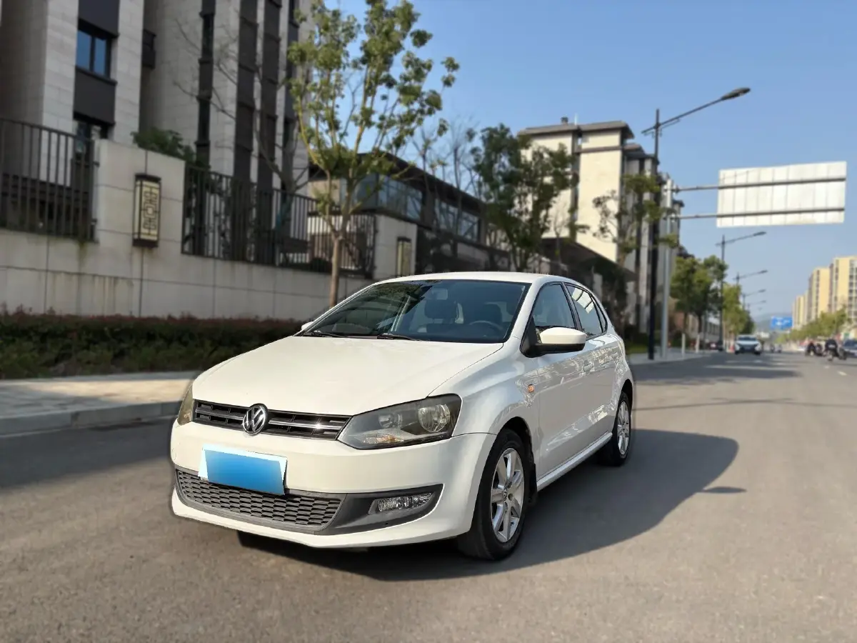 2013 Volkswagen Polo 1.4L 86HP L4 5MT