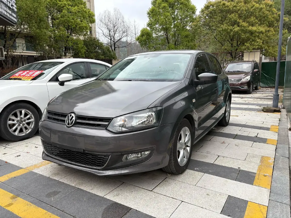 2011 Volkswagen Polo 1.4L 86HP L4 6AT