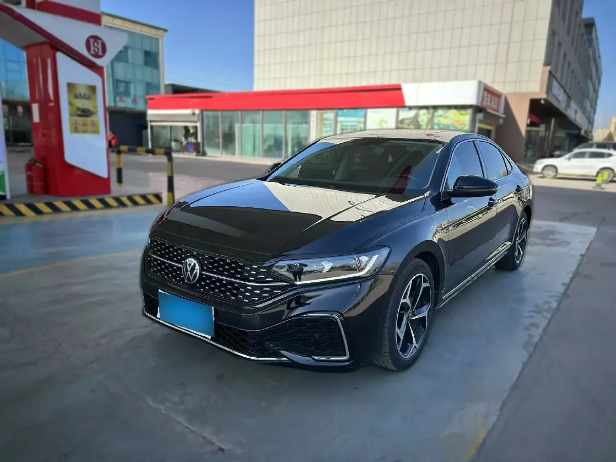 2023 Volkswagen Passat 2.0T 186HP L4 7DCT