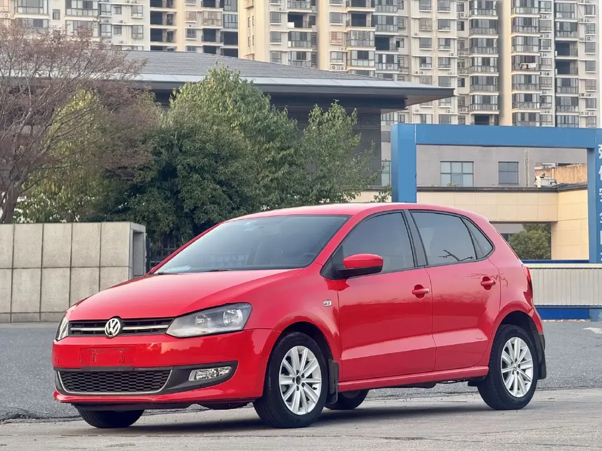 2013 Volkswagen Polo 1.6L 105HP L4 6AT