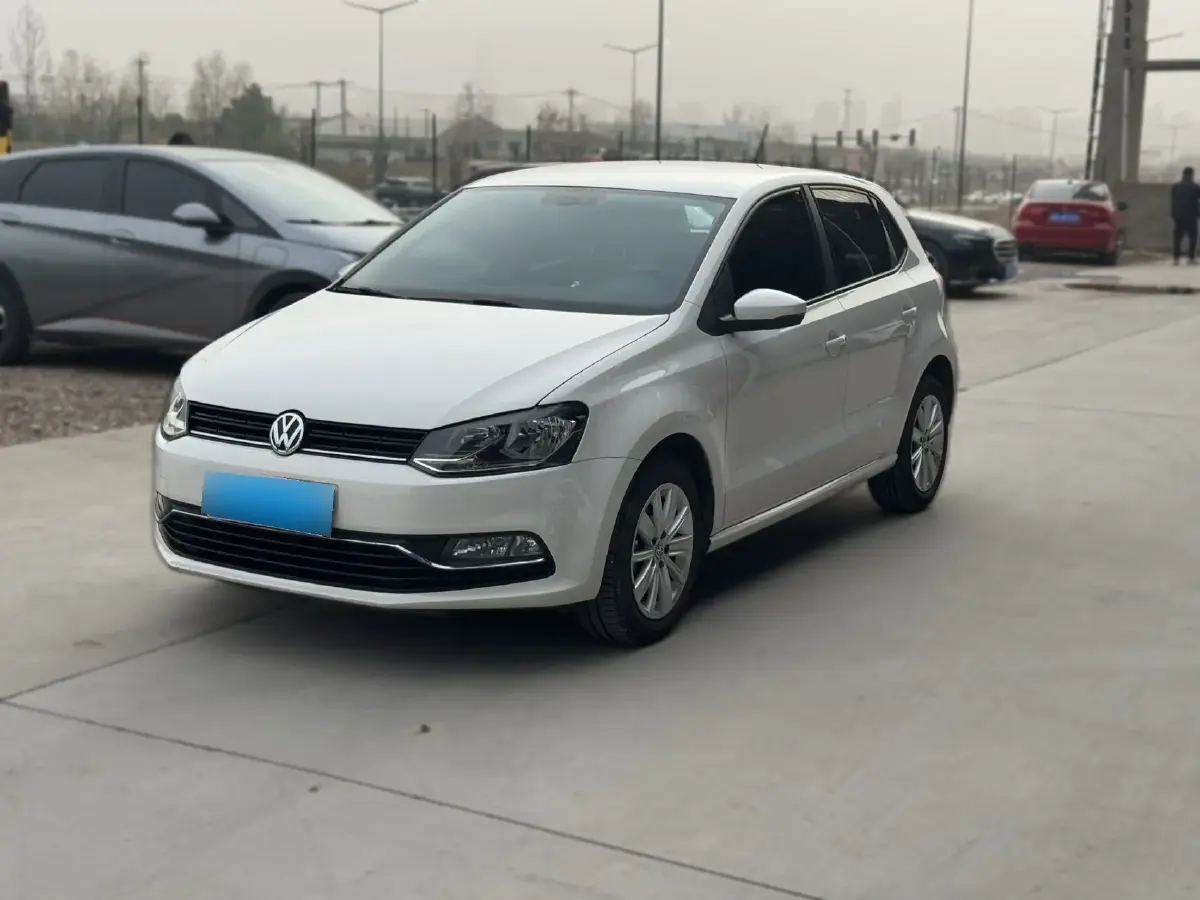 2014 Volkswagen Polo 1.6L 110HP L4 6AT