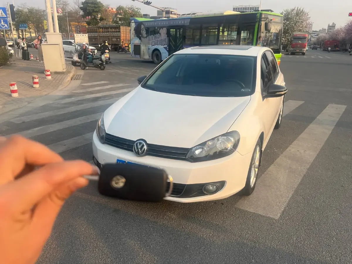 2011 Volkswagen Golf 1.4T 131HP L4 7DCT