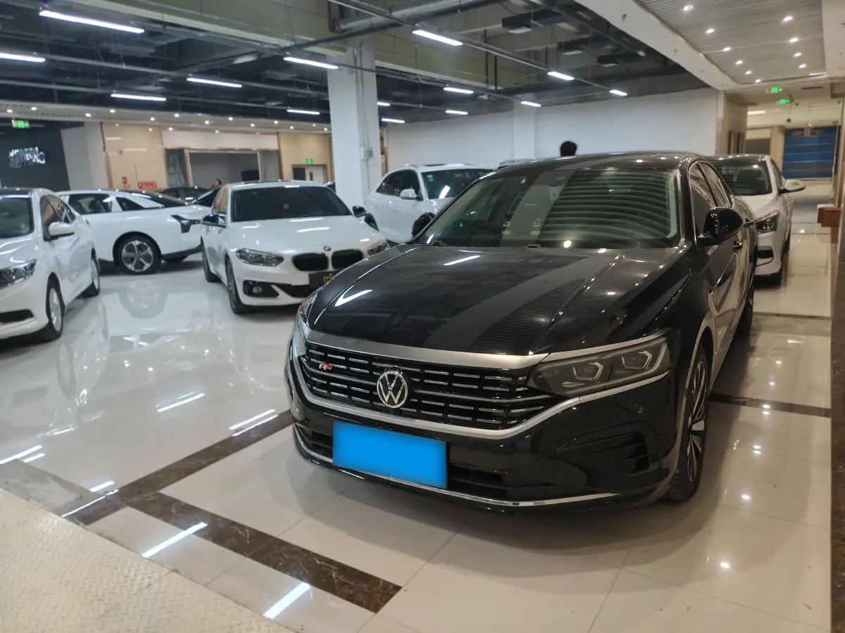 2023 Volkswagen Passat 2.0T 186HP L4 7DCT