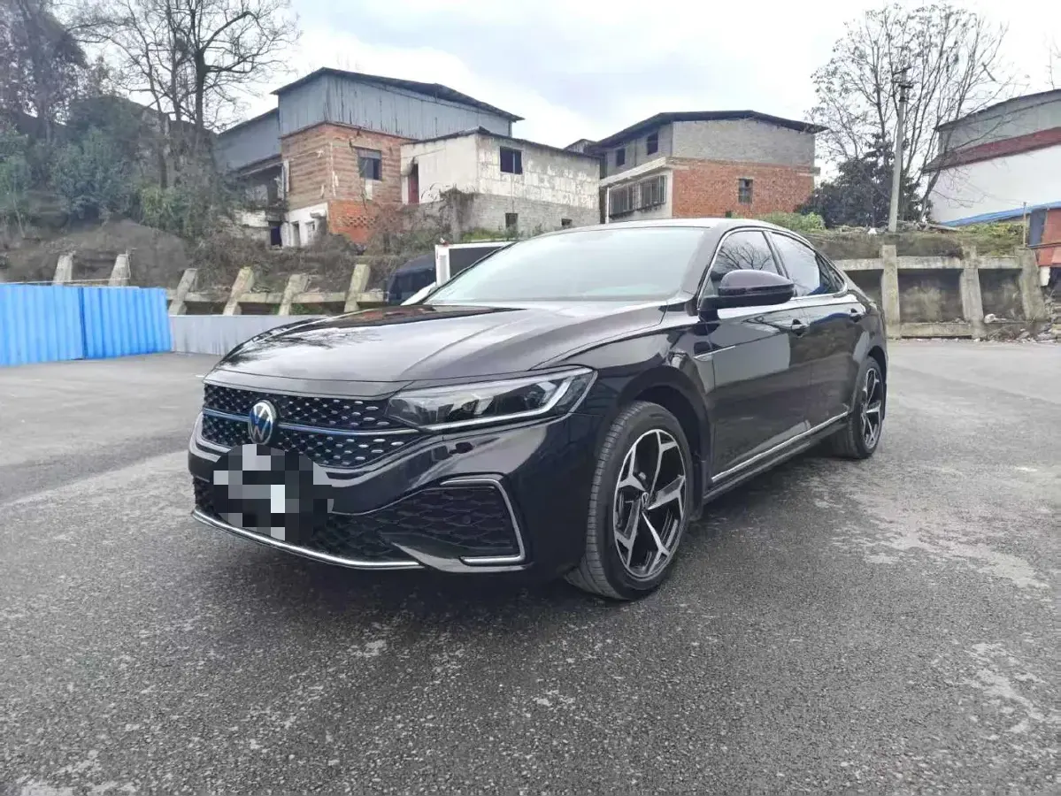 2024 Volkswagen Passat 2.0T 220HP L4 7DCT