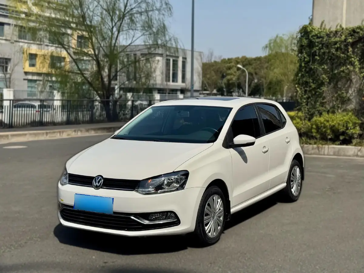 2016 Volkswagen Polo 1.6L 110HP L4 5MT
