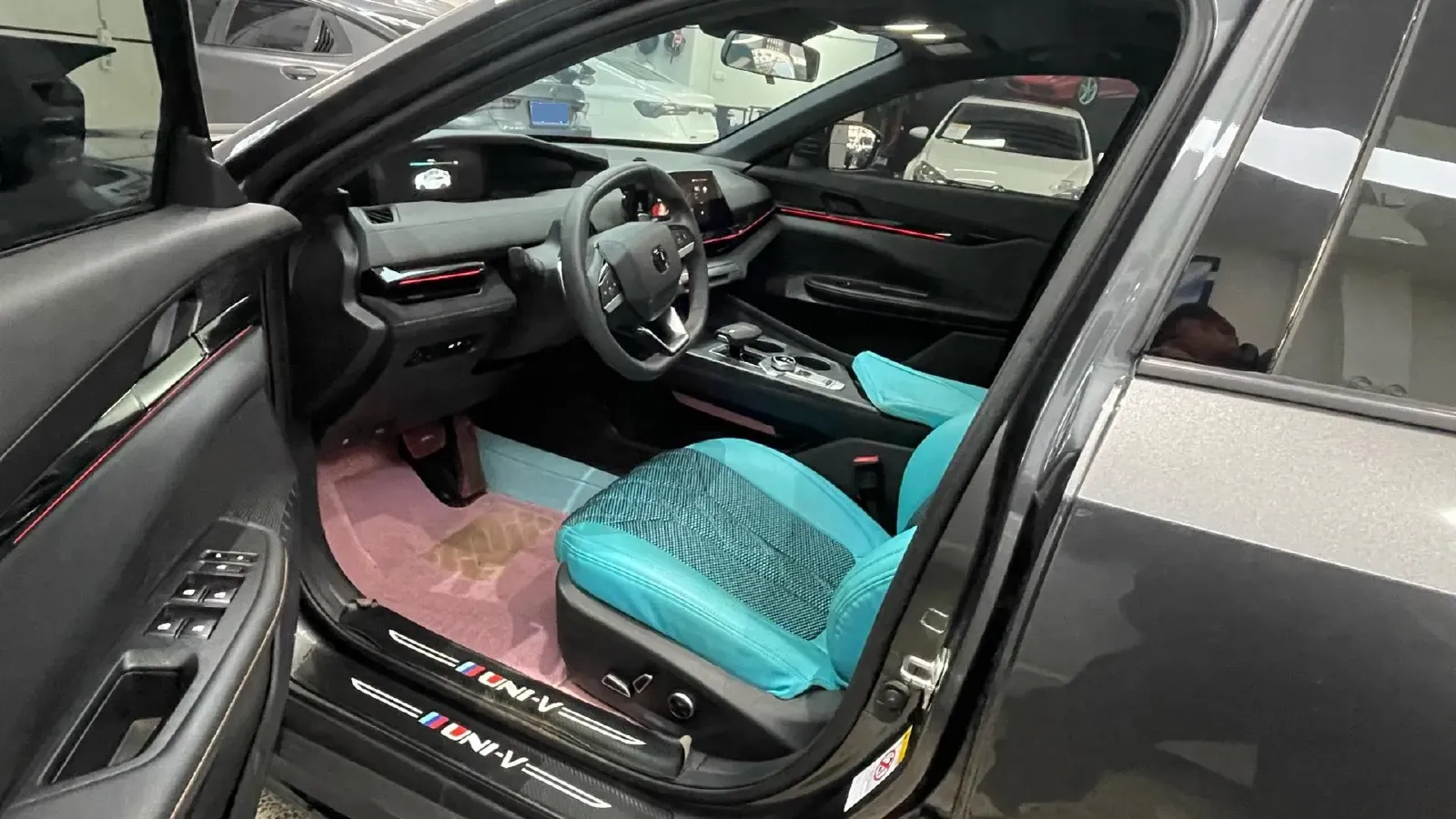 2024 ChangAn UNI-V 1.5T 188HP L4 7DCT,autocango,china used car exporter,china ev exporter,chinese used car exporter,chinese used ev exporter