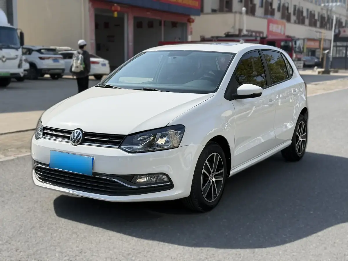 2016 Volkswagen Polo 1.6L 110HP L4 6AT