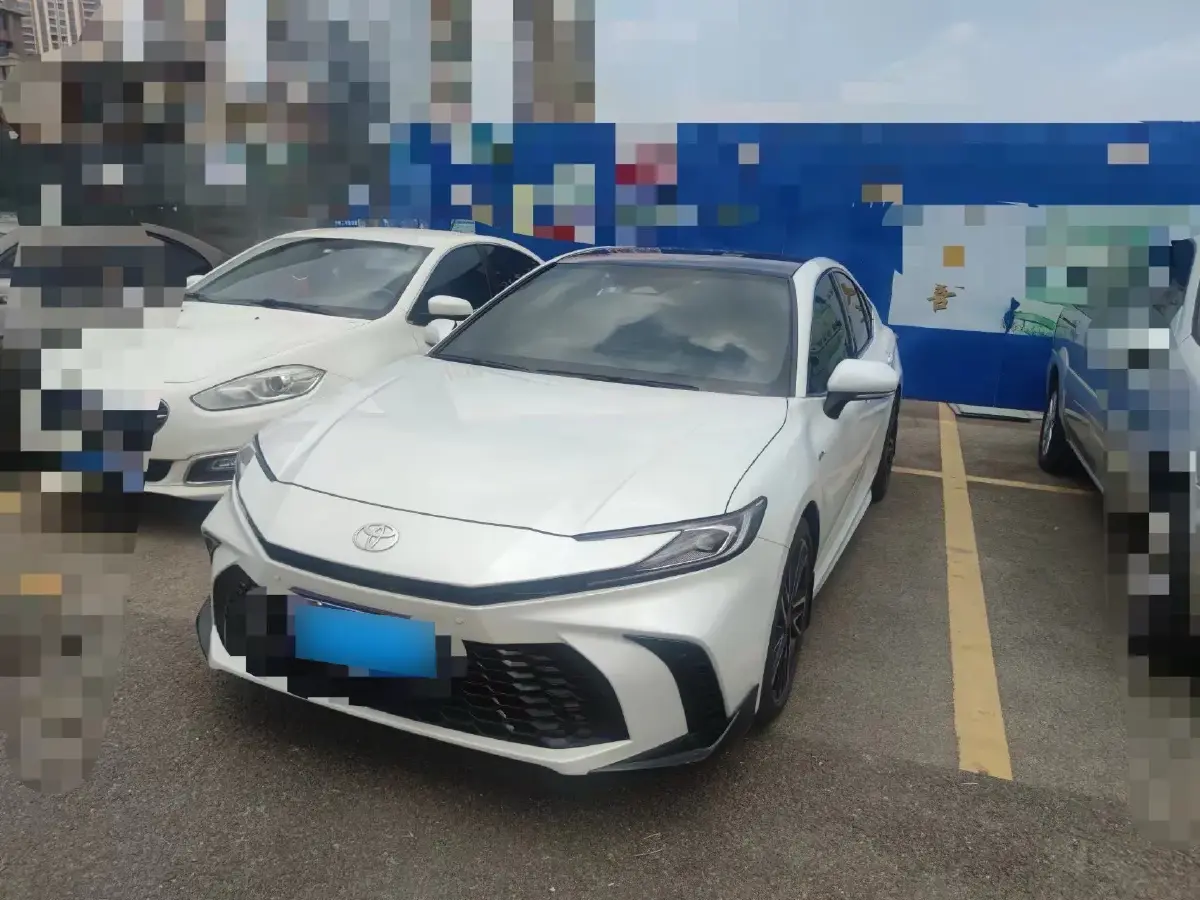 2024 Toyota Camry 2.0L 152HP L4 E-CVT Hybrid