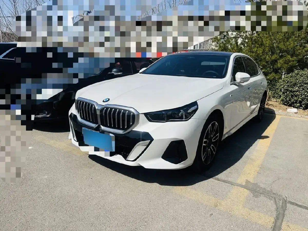 2024 BMW 5 Series 2.0T 258HP L4 8AT