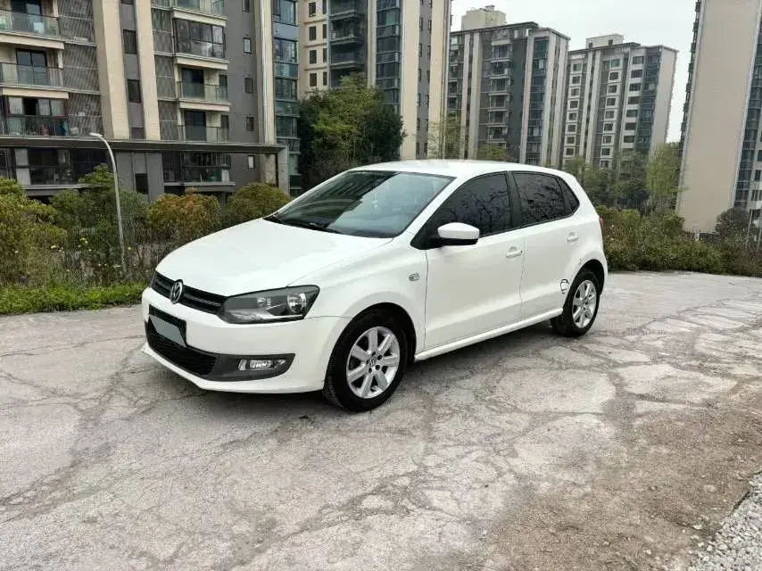 2013 Volkswagen Polo 1.4L 86HP L4 5MT