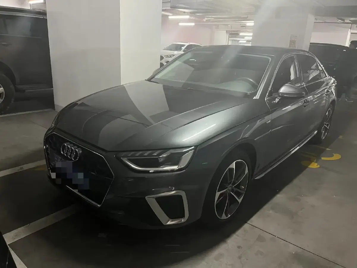 2022 Audi A4L 2.0T 190HP L4 7DCT