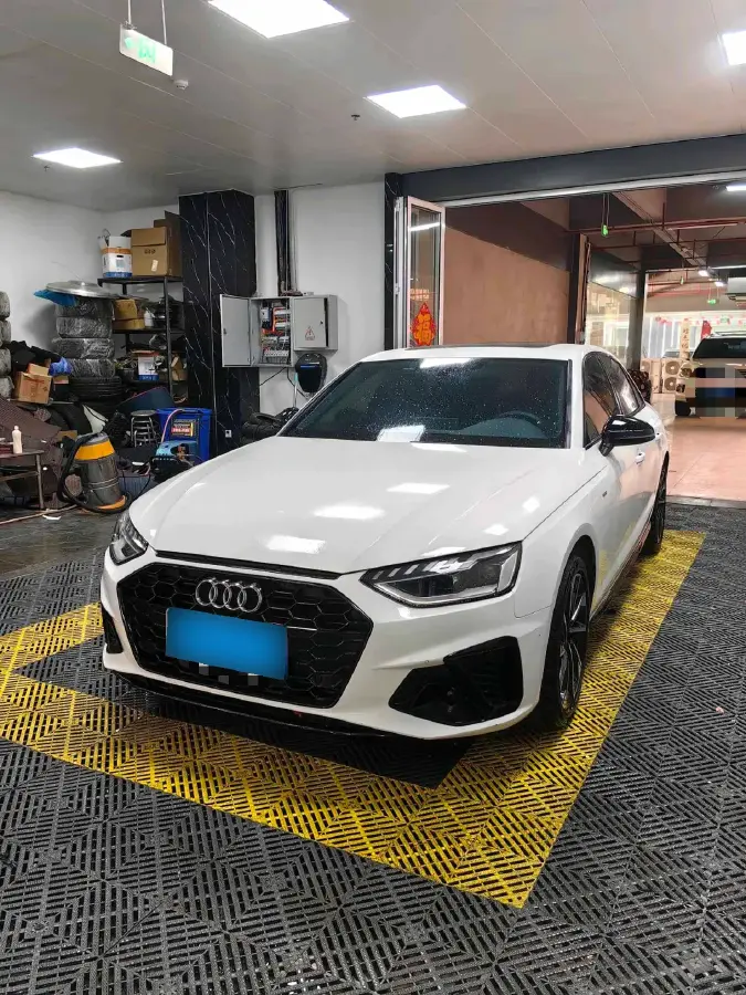 2023 Audi A4L 2.0T 190HP L4 7DCT