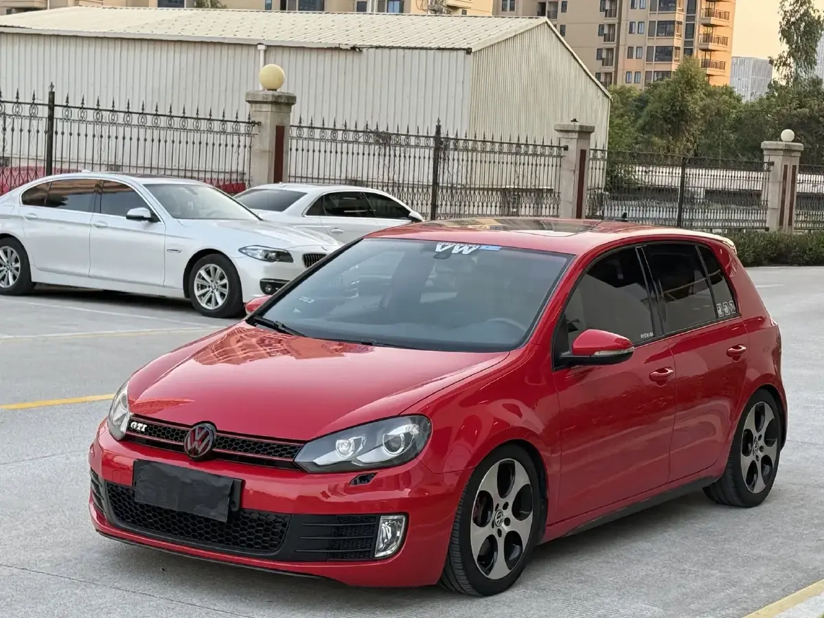 2010 Volkswagen GolfGTI 2.0T 200HP L4 6DCT