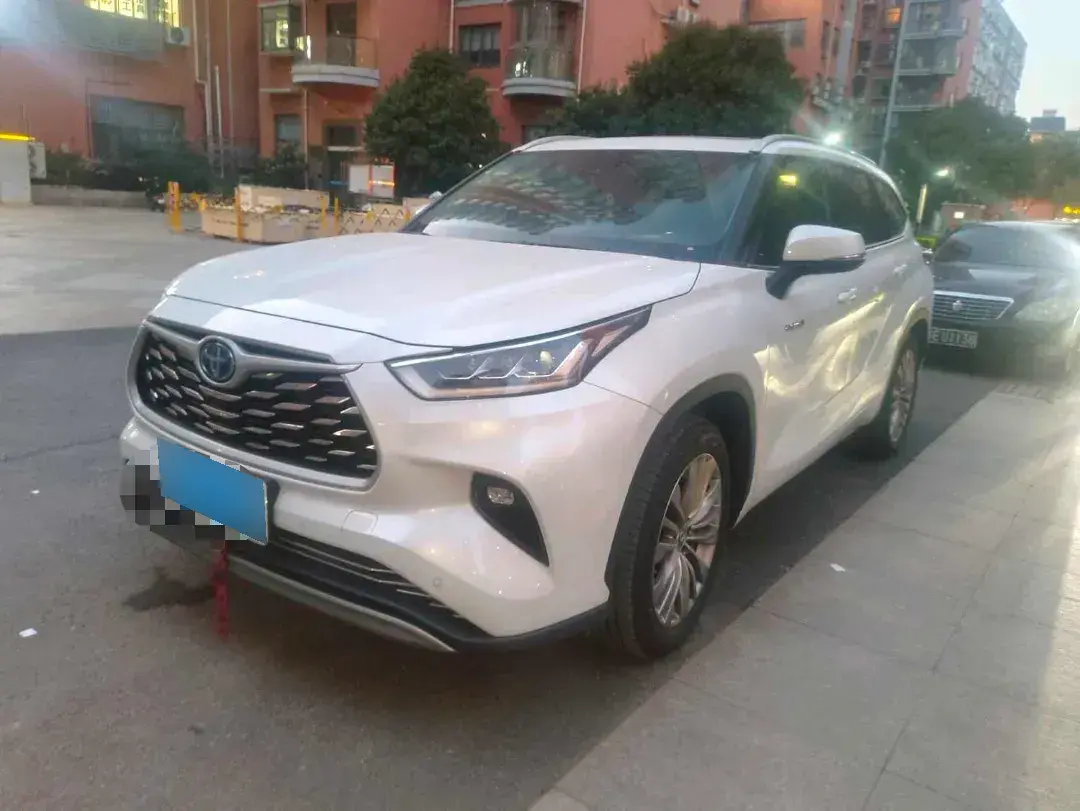 2022 Toyota Highlander 2.5L 192HP L4 E-CVT Hybrid